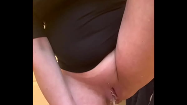 Nonton Filled Up Two Glasses By My Strong Stream Pee And Next Put In My Mouth And Spitting On My Big Tits thumbnail