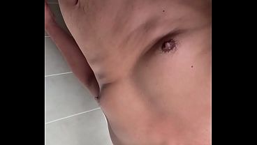 Nonton Mejicanito Se Masturba Justo Antes De Meterse A Ba&ntilde;ar thumbnail