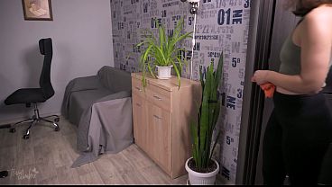 Nonton Spying On Hot Housewife In Black Yoga Pants Showing Off Panty Line Ass thumbnail