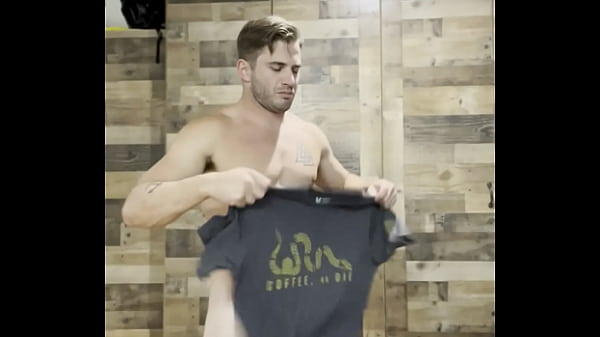 Play MP4 - Naked Laundry folding