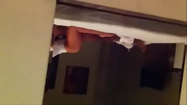 Cavala deliciosa cavalgando gostoso em motel