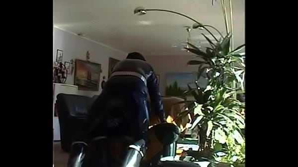 Play MP4 - Roxina2003BeautyfulAprilRubber070403XL