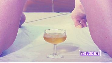 Nonton Pissing In Glasses Is A Game Of Aim And Precision She Loves It And Plays With It Often - Preview thumbnail