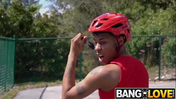 Play MP4 - WTF&excl; Brandi Bae Having A Good Time With A Huge Cock