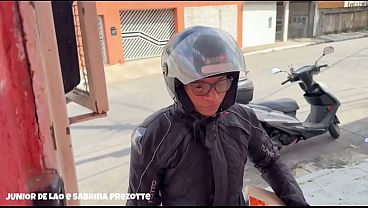 Motoboy N&atilde;o Sabia ! Mas Foi Flagrado Pela C&acirc;mera Escondida Da Cliente Puta Que Ficou Tes&atilde;o E Deu Se Cu Pro Motoboy Roludo Ate Ganhar Leite thumbnail