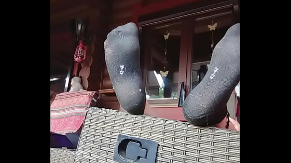 Nonton Schwarze Socken Auf Der Veranda thumbnail