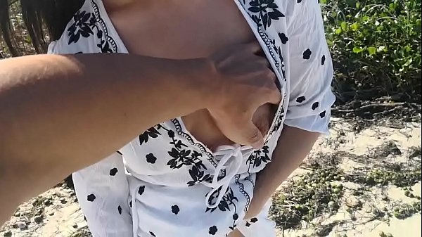 Play MP4 - Asian slut JJ masturbate on the beach