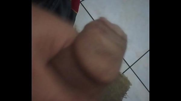 Masturbando ate gozar