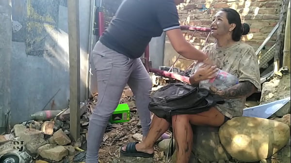 Me Coji A La Recicladora En La Calle Mientras Recoje Los Plasticos thumbnail