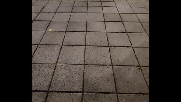 【伪娘】婷萱户外尿尿合集 