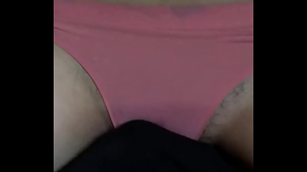 Le gusta que le rose el pene en la vagina