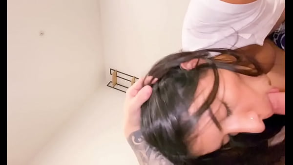 Mi primera vez haciendo el amor con mi novia culona y le gusta que la cojan duro parte 2