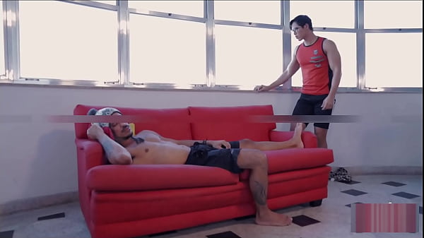 Play MP4 - Sobrinho ficou doido pra pegar no meu pauz&atilde;o&period; Falei que se pegasse ia ter de sentar&period; O puto aguentou tudo&period;