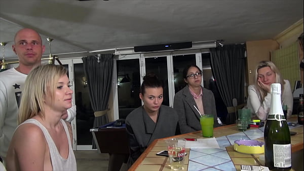 Play MP4 - Euro pornstars legs wide open week&period;&period;&period; Girls enjoy reverse gangbang