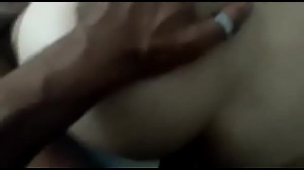 Dando gostoso e gemendo numa rola preta 