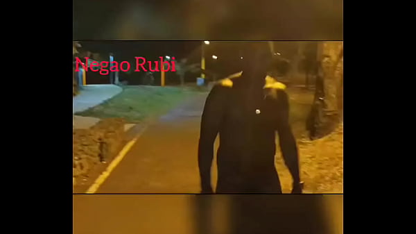 Nonton Uma Caminhada Pela Pra&ccedil;a, Um Dia Normal Rs thumbnail