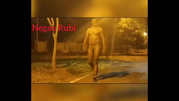 Uma caminhada pela pra&ccedil;a um dia normal rs 