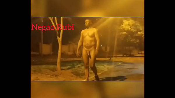 Uma caminhada pela pra&ccedil;a um dia normal rs 