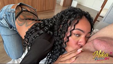 Brazilian Girl fode com gringo no pelo - Novinha gostosa brasileira cheia de tes&atilde_o recebe gringo pauzudo safado e fica com a buceta cheia de leite para o corno manso.