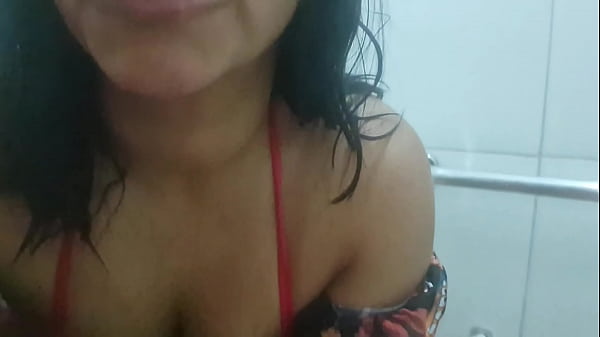 Play MP4 - Na praia&comma; sol&comma; mar e fogo na buceta - vou dar pra todo na praia