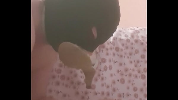 Ebed monpetit esclave lèche mes pieds