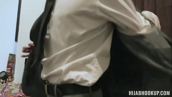 Muslim teen bride and her arab BFFs fuck a_BBC stripper