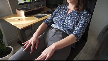 Hot secretary showing off fat camel toe in denim jeans 