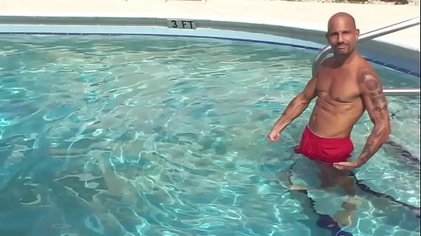 MAXXX LOADZ THE HARDBODY_ITALIAN_PORNSTARFLEXINGSHADOW_BOXING IN THE POOL