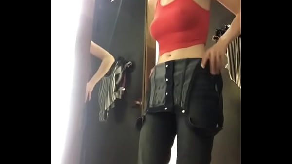 Nonton Emily Bloom Trong Ph&ograve;ng Thay đồ thumbnail