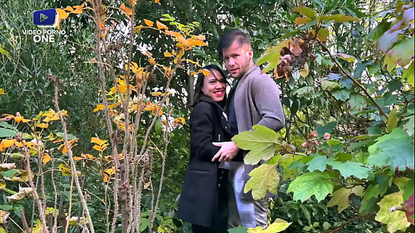 Play MP4 - Une jeune coquine avait tr&egrave;s envie de se faire baiser &excl;