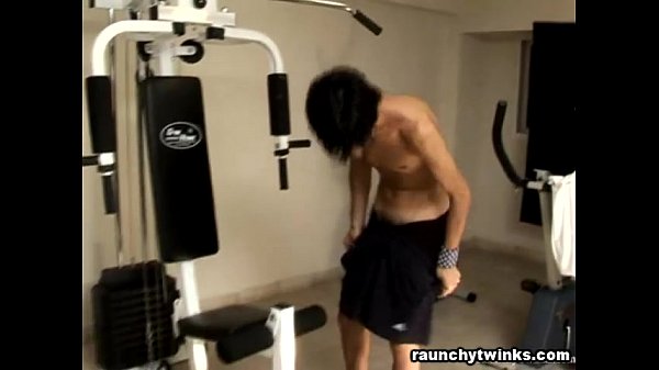 Play MP4 - Latino Elias Works Out Naked