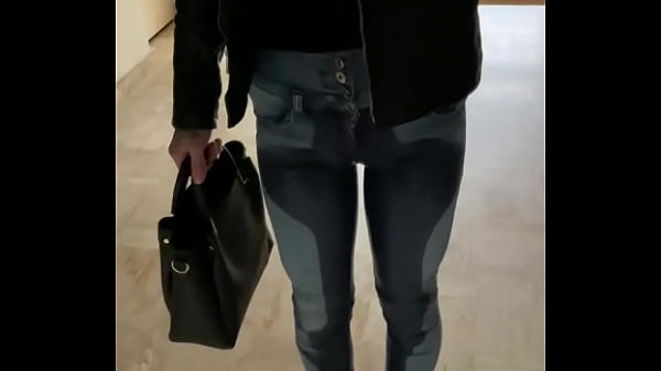 Pipi Hall Ob&eacute;issante thumbnail