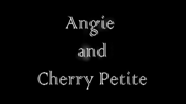 Nonton Cherry Potter Is A Lesbian At Play thumbnail