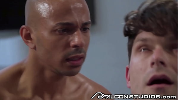 Zario Travezz Fucks Raw Devin Franco's Bubble Butt 