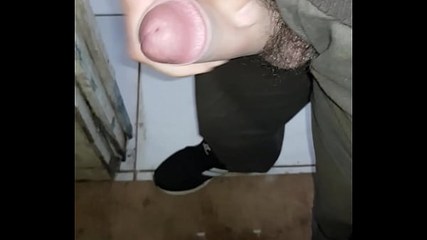 Paja en ba&ntilde_o publico