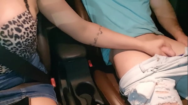 Play MP4 - fodendo no carro com meu amigo gp