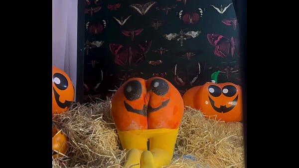 Big Ass Teen gets Filled Twice as Pumpkin. 