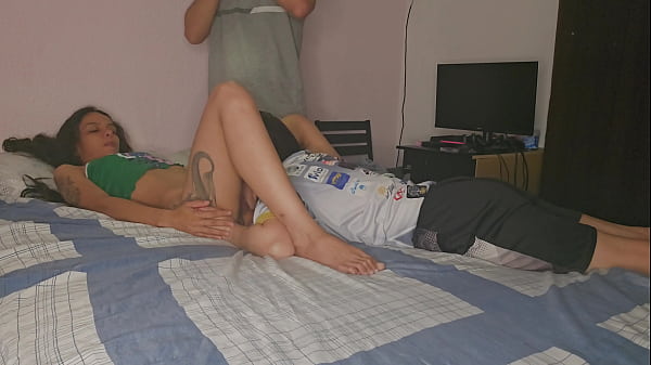 Play MP4 - Marido flagra Sapatona pegando sua Esposa