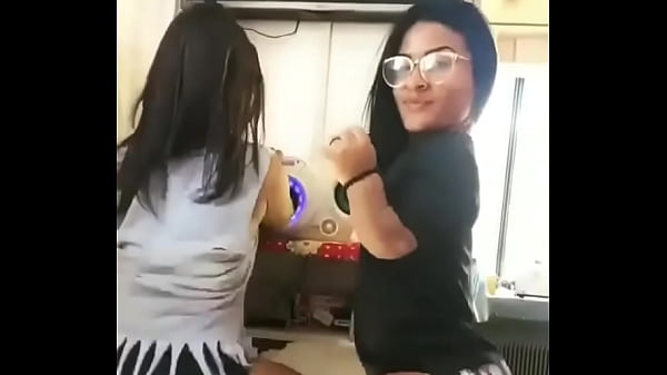 Play MP4 - two sexy latina midgets