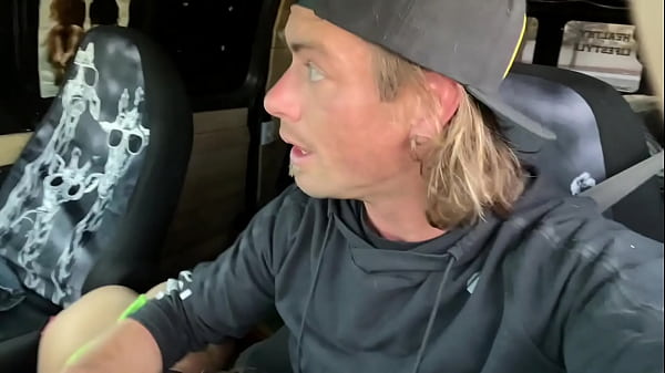 Play MP4 - Sex in the van at a public park