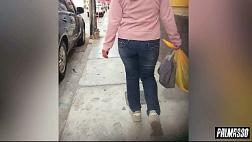 On the street and at the exit of the supermarket a stranger approaches me and convinces me to fuck him in exchange for helping me financially, I did not resist and accepted. 