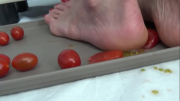 I trample tomatoes with my feet 