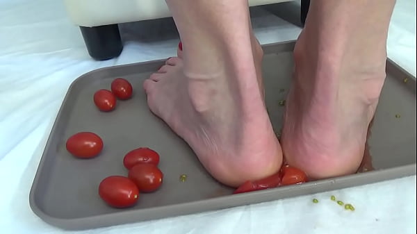 I trample tomatoes with my feet 