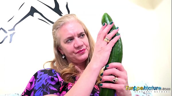 Play MP4 - EuropeMaturE Busty British Mature Masturbation