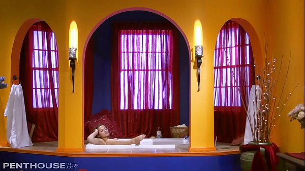 Play MP4 - Penthouse Pet Dani Daniels devours and finger bangs the pussy of Madison Fox