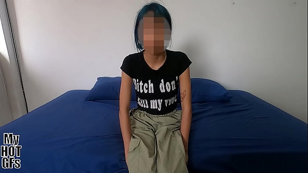 Play MP4 - &iexcl;Oh Dios&excl; Esta flaquita apenas es legal&excl; Y ya quiere follar&period;