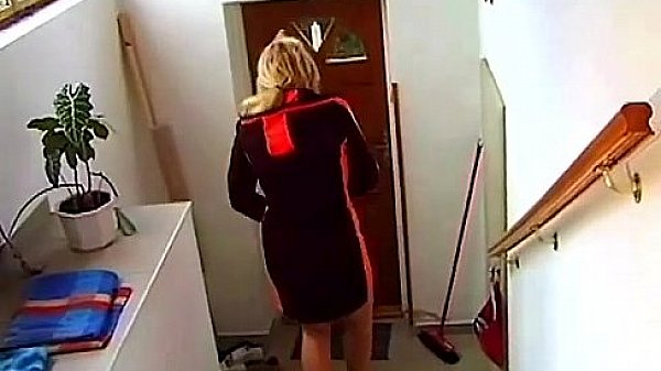 bored housewife fingering pussy 