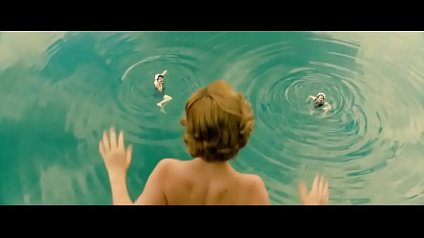 Christina ricci in z the beginning of everything 2015 