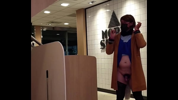 大里男扮女裝露出偽娘麥當勞 