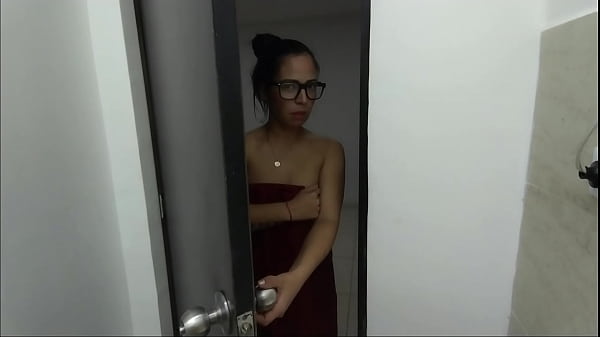 Me Follo El Co&ntilde;o De Mi Hijastra En El Ba&ntilde;o Y Ella Me Da Una Gran Mamada thumbnail